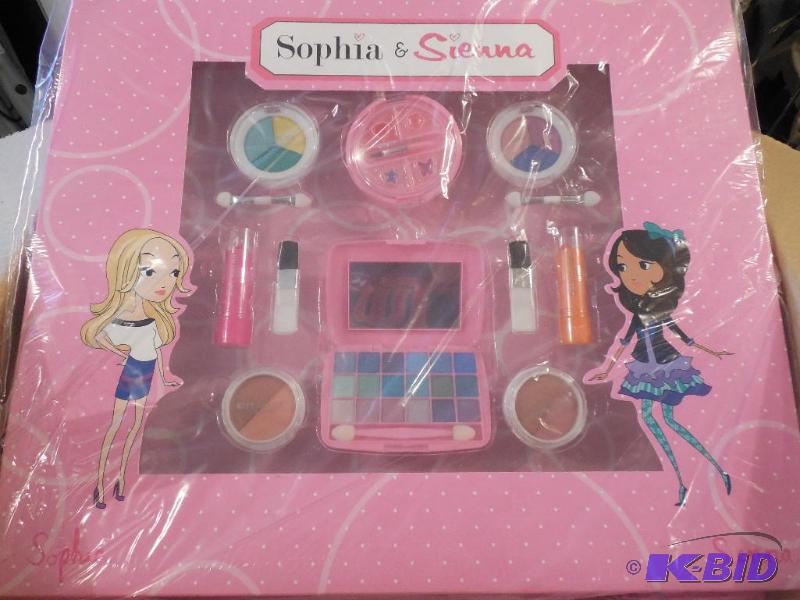 lot 17 image: NEW - Makeup Kit Sophia Sienna