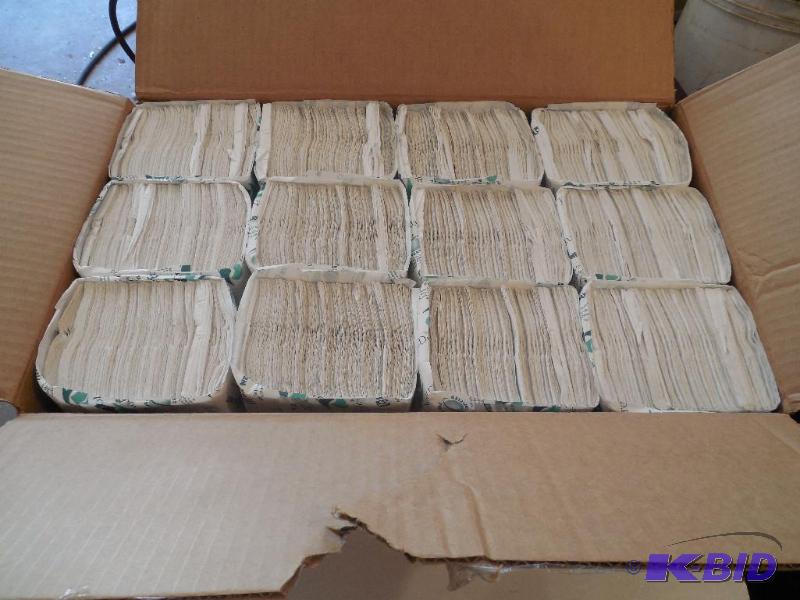 lot 40 image: NEW - Case of Paper Towles, Napkins