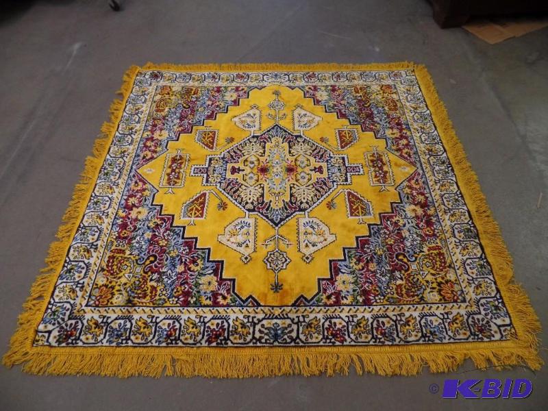 Area Rug 61 x 61