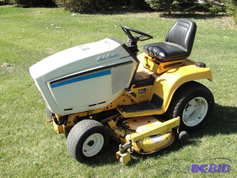lot 6 image: International Cub Cadet
