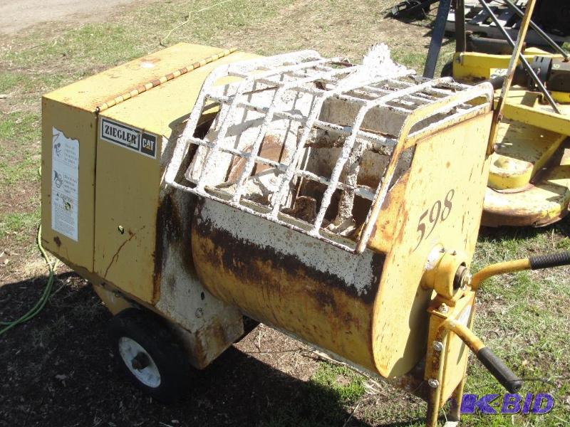 lot 8 image: Electric Stone Cement Mixer