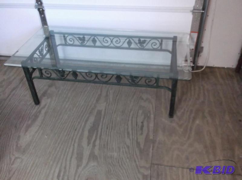 Beautiful beveled glass top coffee table meas...