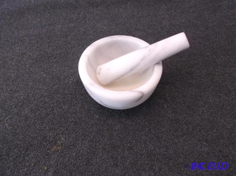 Collectable marble mortar w pestle in excell...