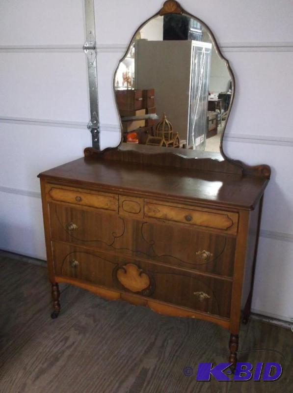 Beautiful antique 3 dove tail drawer mirrored...