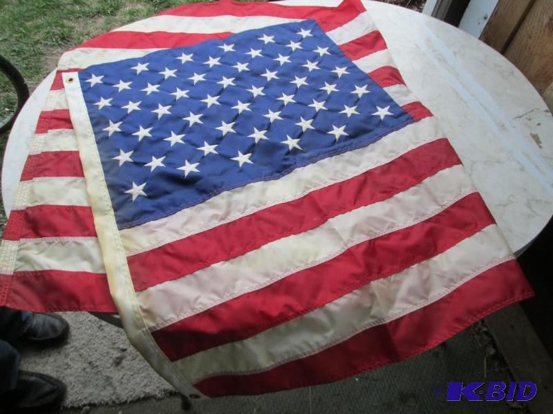 lot 101 image: Vintage 3 x 5 foot nylon US flag...