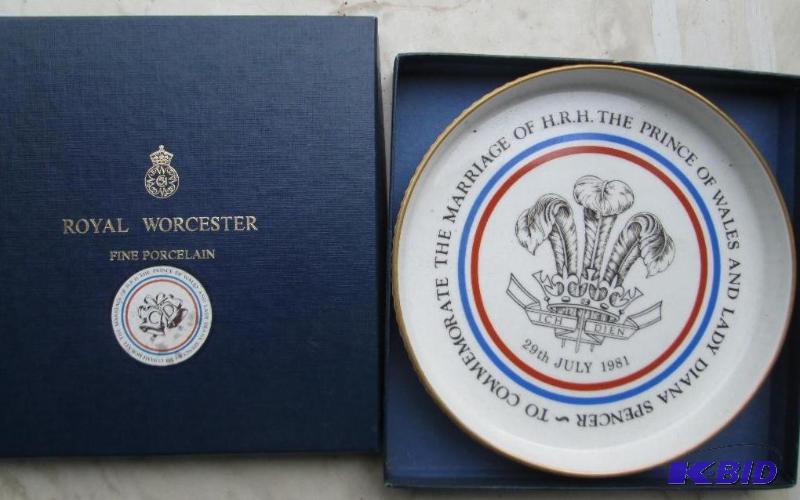 lot 107 image: Fine porcelain plate to commemorate the marri...