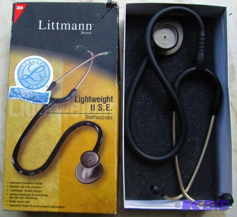 lot 118 image: Littmann lightweight stethescope...