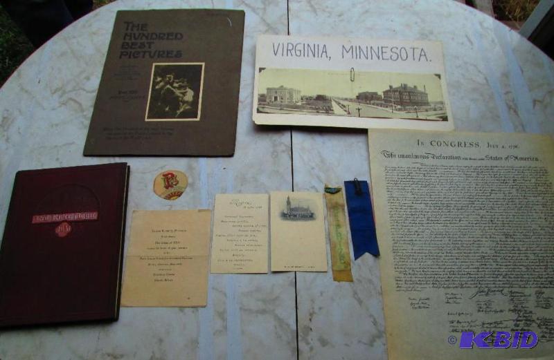 lot 121 image: Assorted vintage and historical books, pictur...