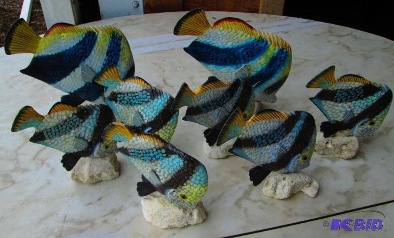 lot 135 image: Assorted fish dcor...