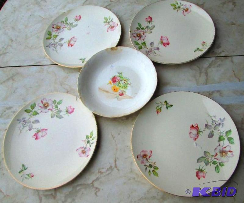 lot 142 image: Vintage decorated plates, some chips...