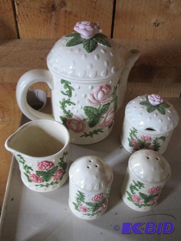 lot 146 image: Table setting glassware...