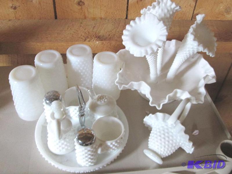 lot 147 image: Very nice set of hobnail tablesetting glasswa...