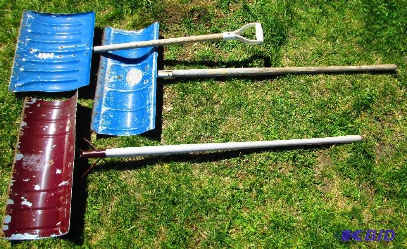 lot 15 image: Lot of 3 shovels...