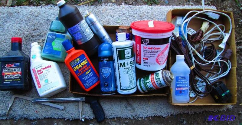 lot 20 image: Lot of assorted cleaners and chemicals and ex...