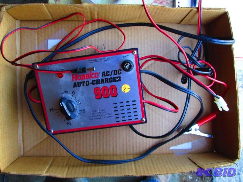 lot 21 image: Hobbico AC  DC Auto Charger trickle 900...