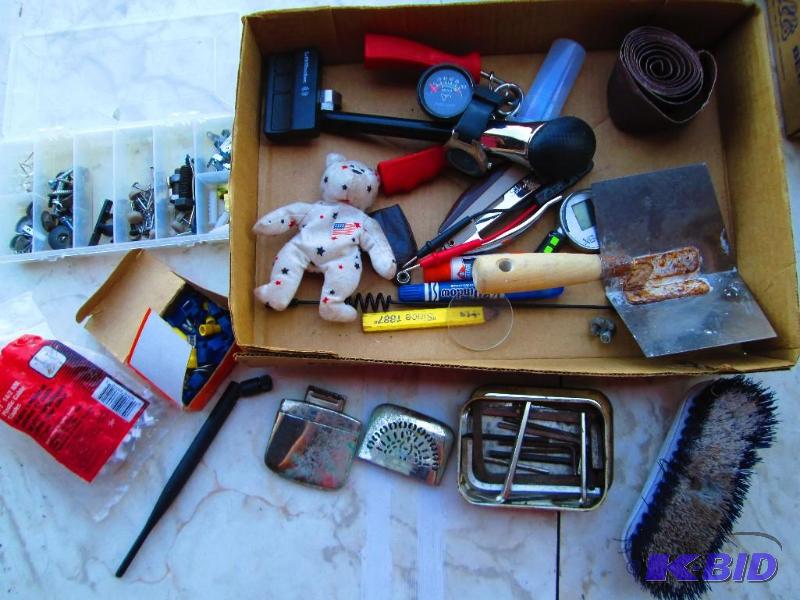 lot 26 image: Lot of assorted tools and hardware, gear shif...