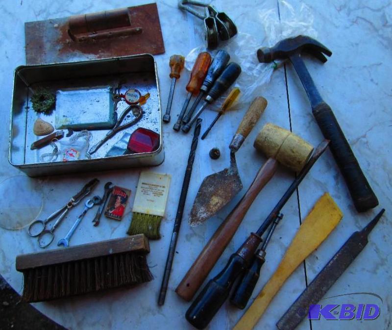 lot 38 image: Lot of assorted vintage tools, magnifying gla...