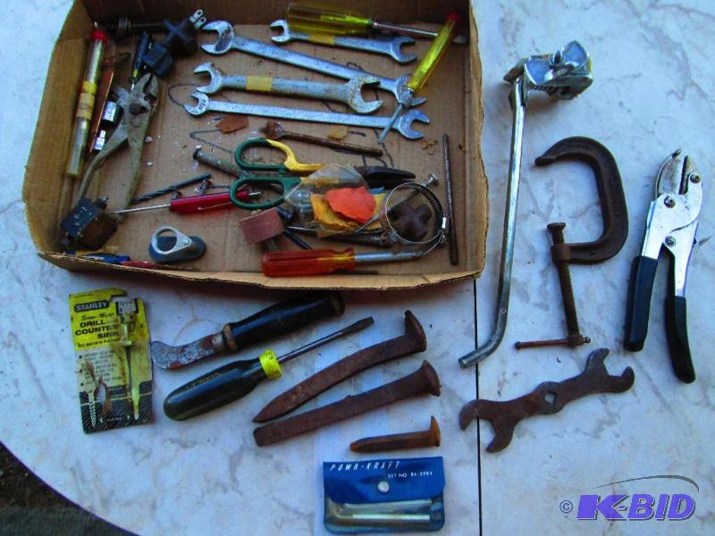 lot 44 image: Lot of assorted tools some vintage and some n...