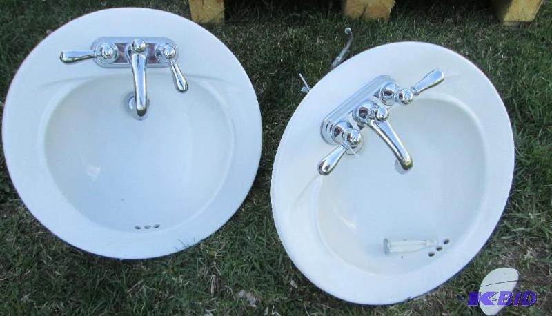 lot 51 image: 2 matching Eljer porcelain sinks with nice fa...