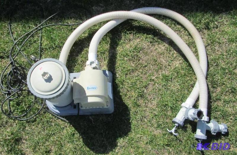 lot 52 image: Intex pool pump...