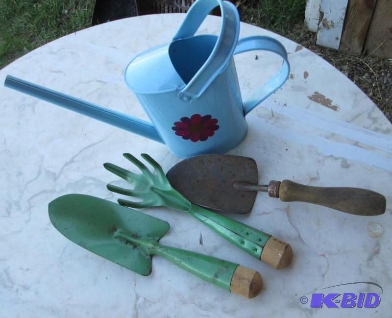 lot 55 image: Lot of gardening tools...