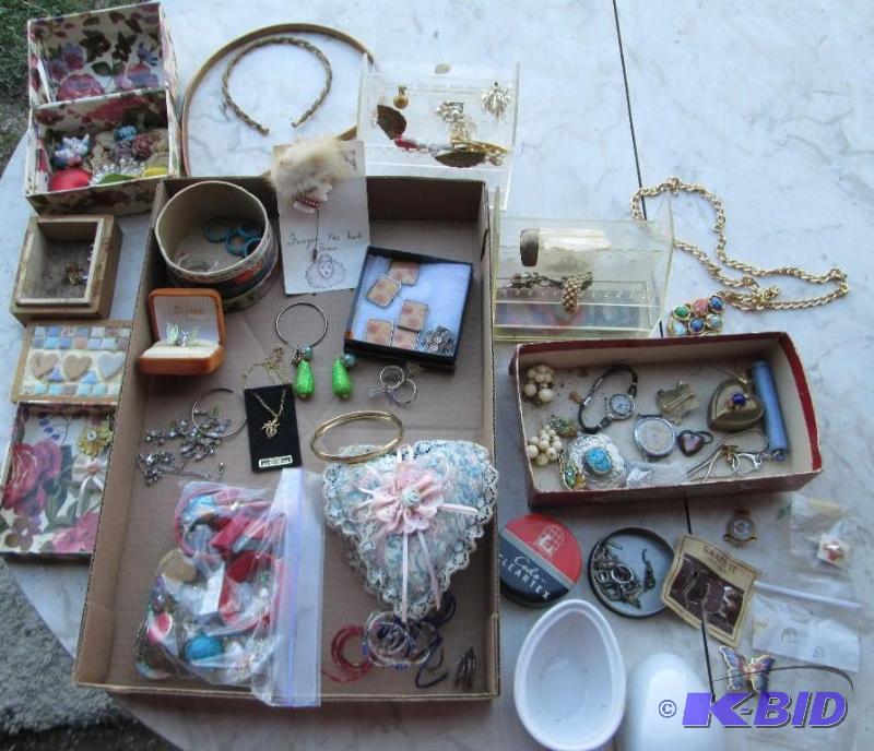 lot 87 image: Lot of assorted jewelry, lots of value here...