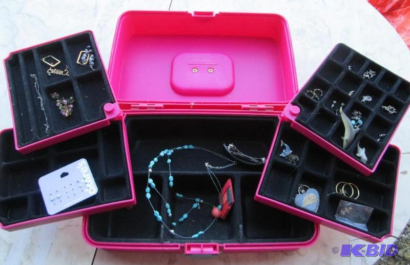 lot 89 image: Pink kids jewelry box with costume jewelry...