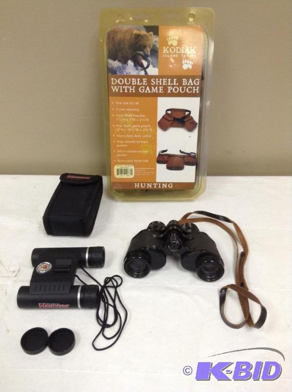Lot of 2 binoculars and a double shell bag with game pouch