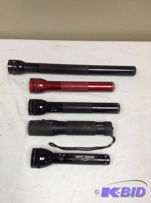 Lot of four Mag-lites and a Lightwave flashlight