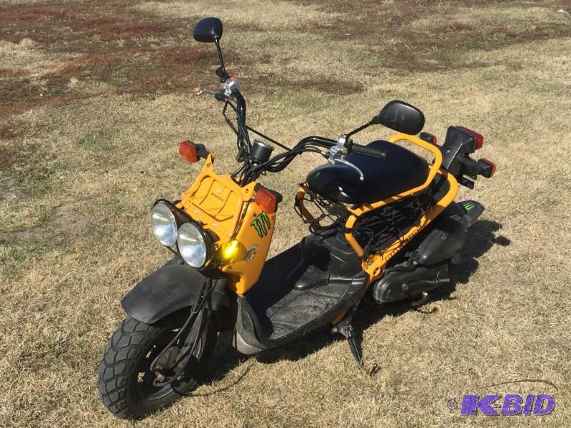 lot 4 image: Honda Ruckus Scooter