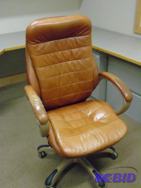 lot 16 image: Brown leather executive chair