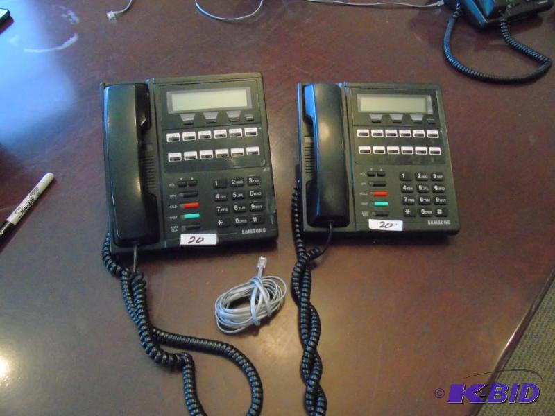 lot 20 image: Lot of 2 Samsung Phones - LCD 12B keyset DCS