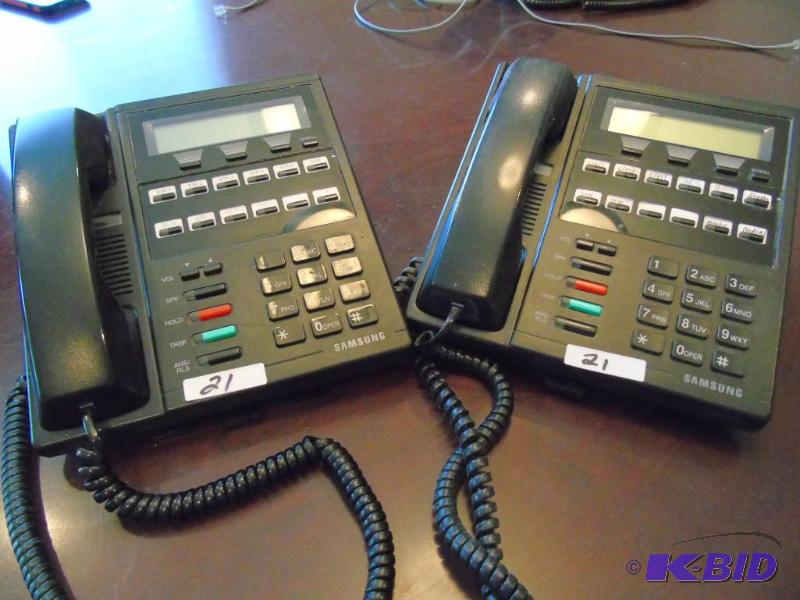 lot 21 image: Lot of 2 Samsung Phones - LCD 12B keyset DCS