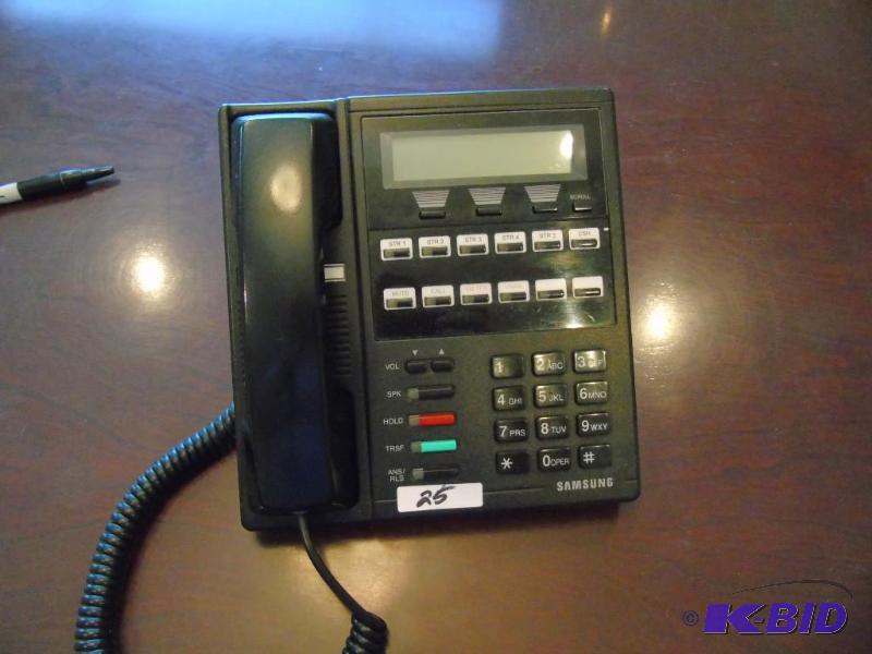 lot 25 image: Samsung Phone - LCD 12B keyset DCS