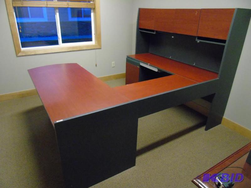 lot 29 image: Cherry U Shape Desk with Hutch