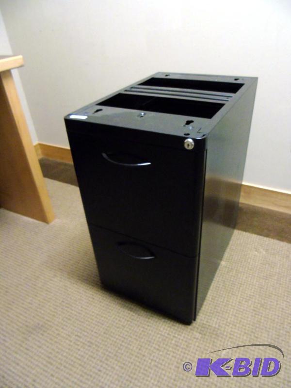 lot 36 image: Black 3 drawer desk pedestal