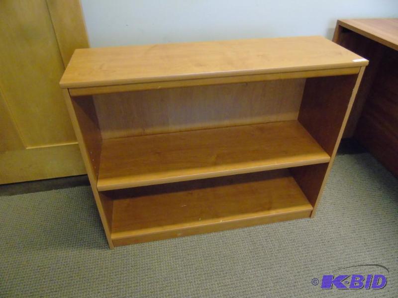 lot 4 image: Oak bookshelf