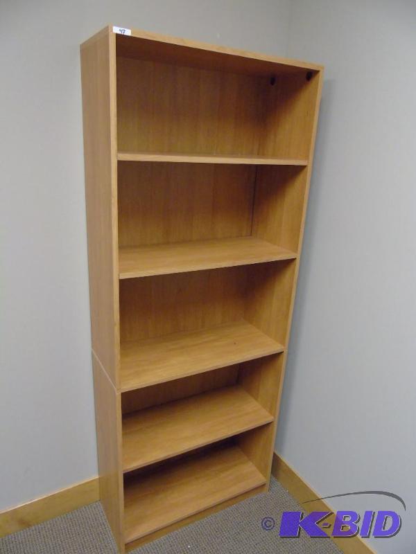 lot 47 image: Maple 5 Shelf Bookcase
