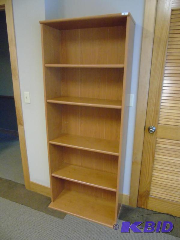 lot 5 image: Bookshelf oak laminate finish