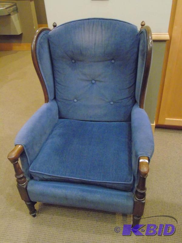 lot 58 image: Ethan Allen - Executive LoungeClient Chair