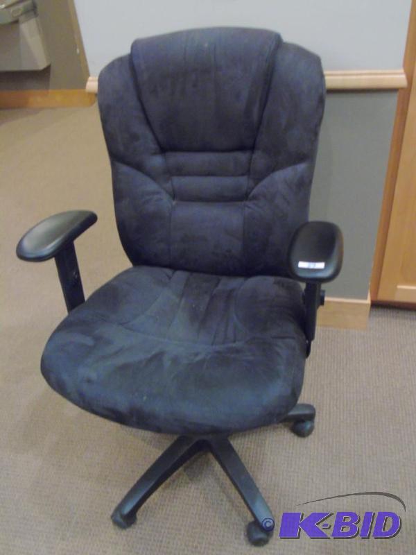lot 59 image: Office Chair