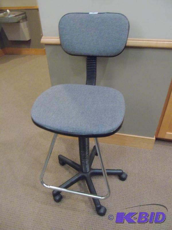lot 61 image: Tall Reception Chair wFootrest