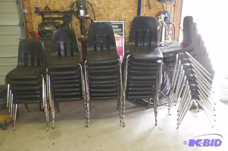 lot 105 image: 43 Virco Plastic Chairs - 24 are not cracked
