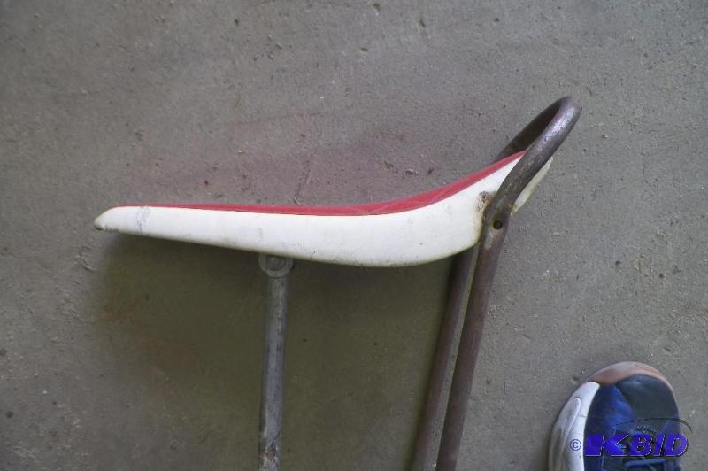 lot 125 image: Sting Ray Bike Seat