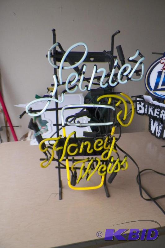 lot 174 image: Leinenkugels Honey Weiss Neon Sign - Works Fine
