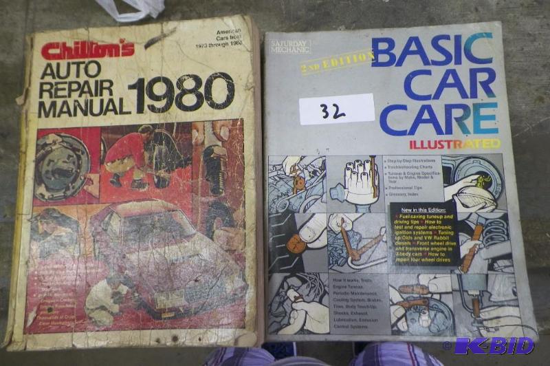 lot 32 image: Lot of 2 car manuals