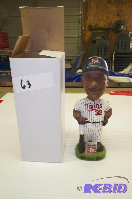 lot 63 image: Dave Winfield Bobble Head