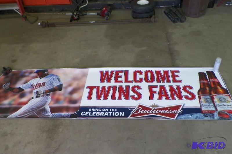 lot 86 image: Twins Banner