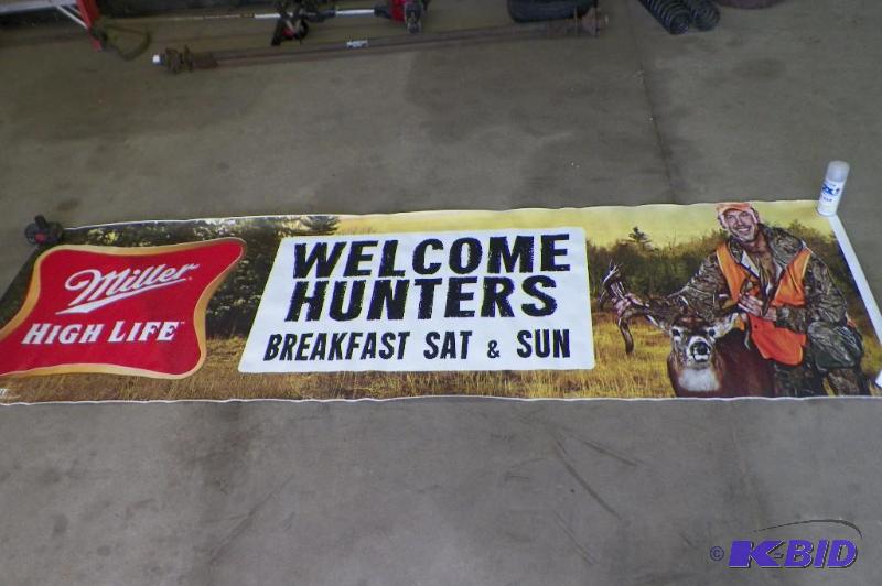 lot 91 image: Welcome Hunters Banner