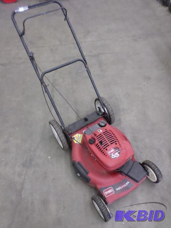 lot 27 image: Toro Recycler 6.5HP 21" Self-Propelled L...